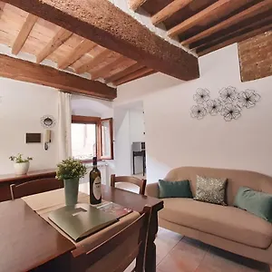 https://san-gimignano-apartments-vernaccia.it-tuscanyhotel.com