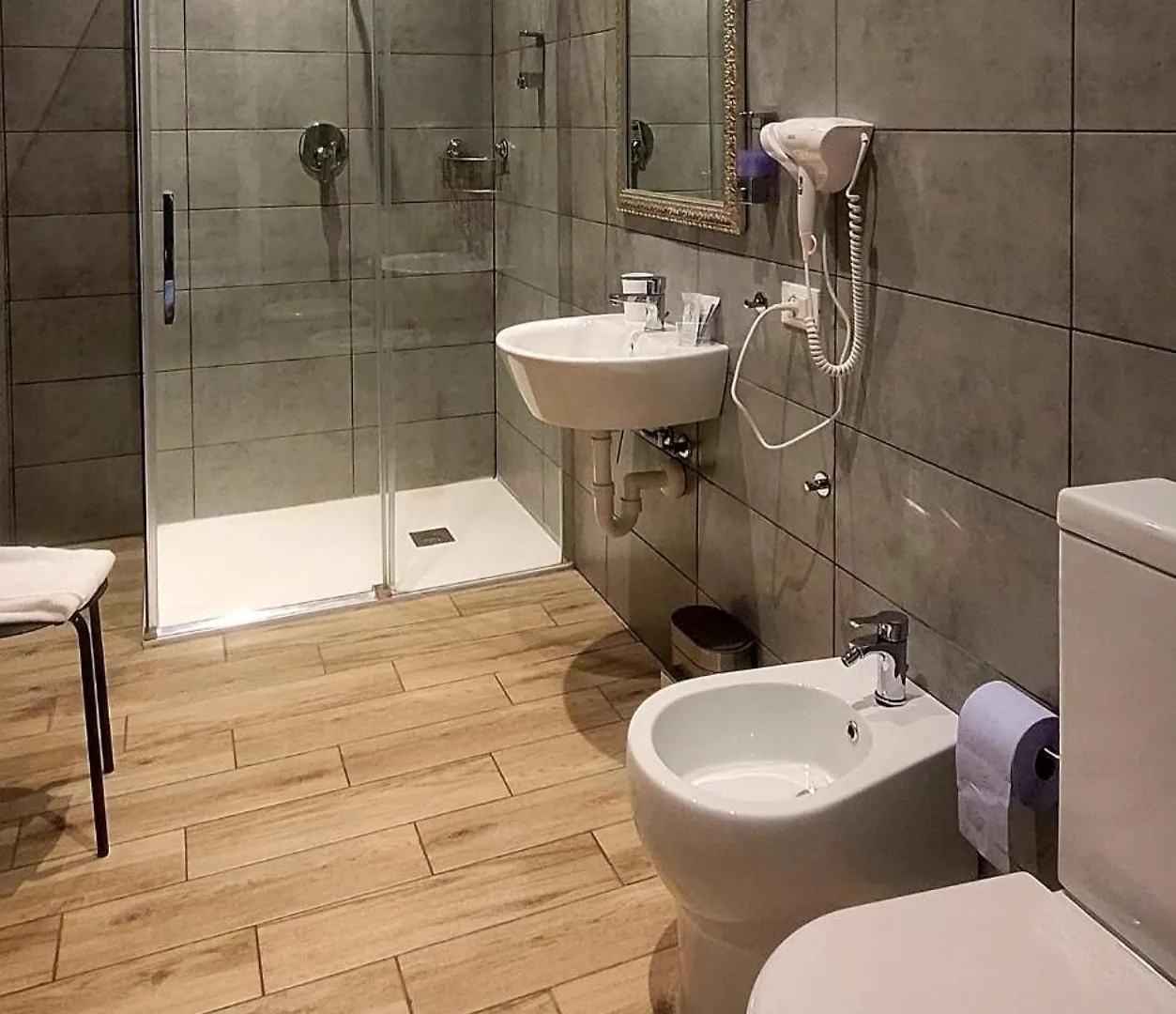 Al Binario Brescia Otel