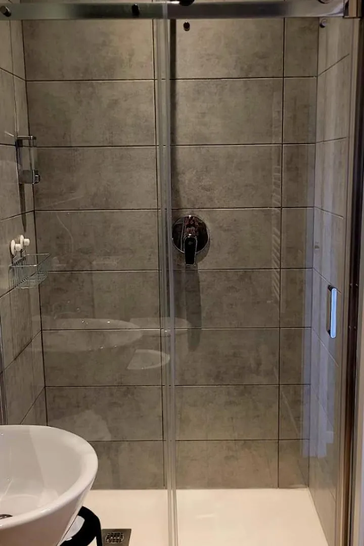 Al Binario Brescia Otel Konukevi